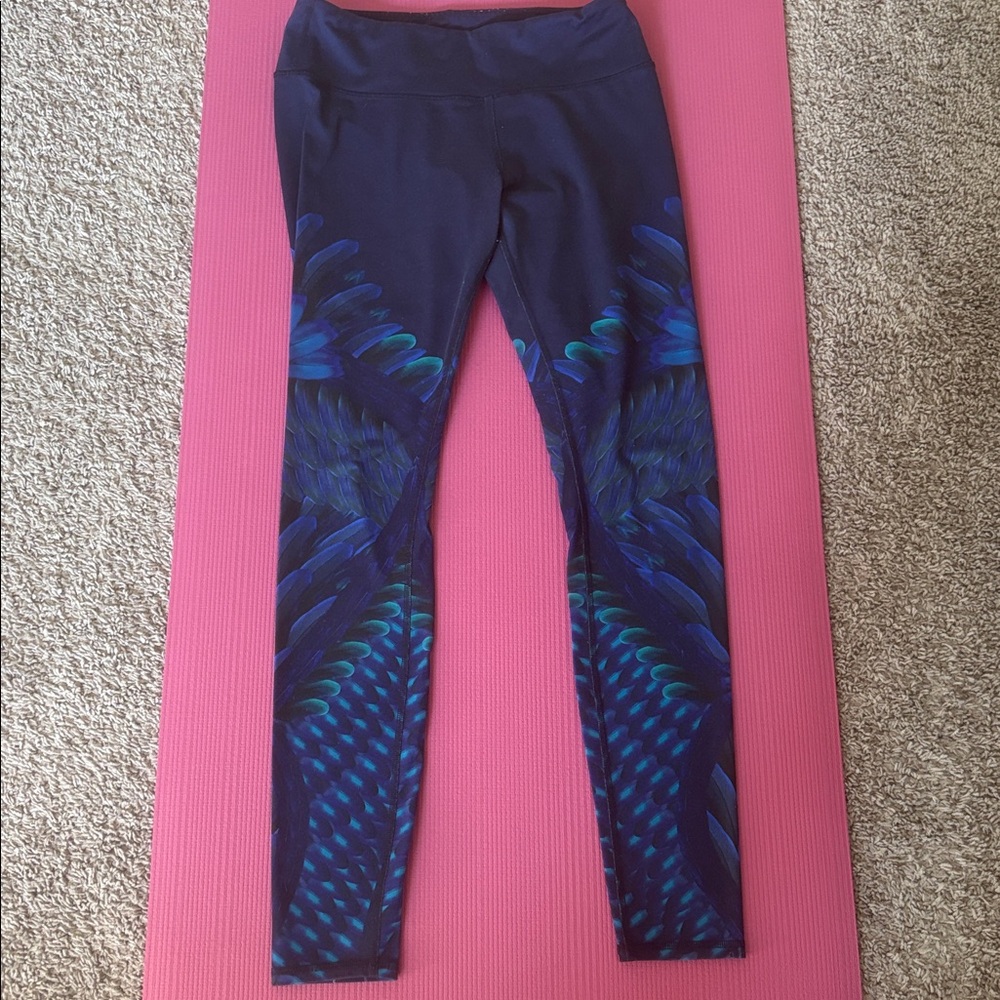 🔥Alo Feathers Airbrush Leggings. USED very cute and comfy!